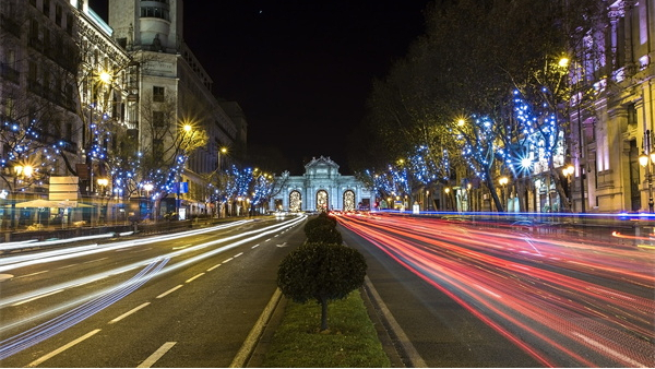 道路夜景照明，用燈光打造靚麗的夜晚